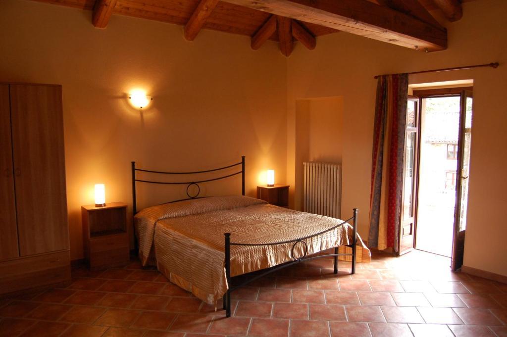 Agriturismo 'D Raine Villa Montelupo Albese Bilik gambar